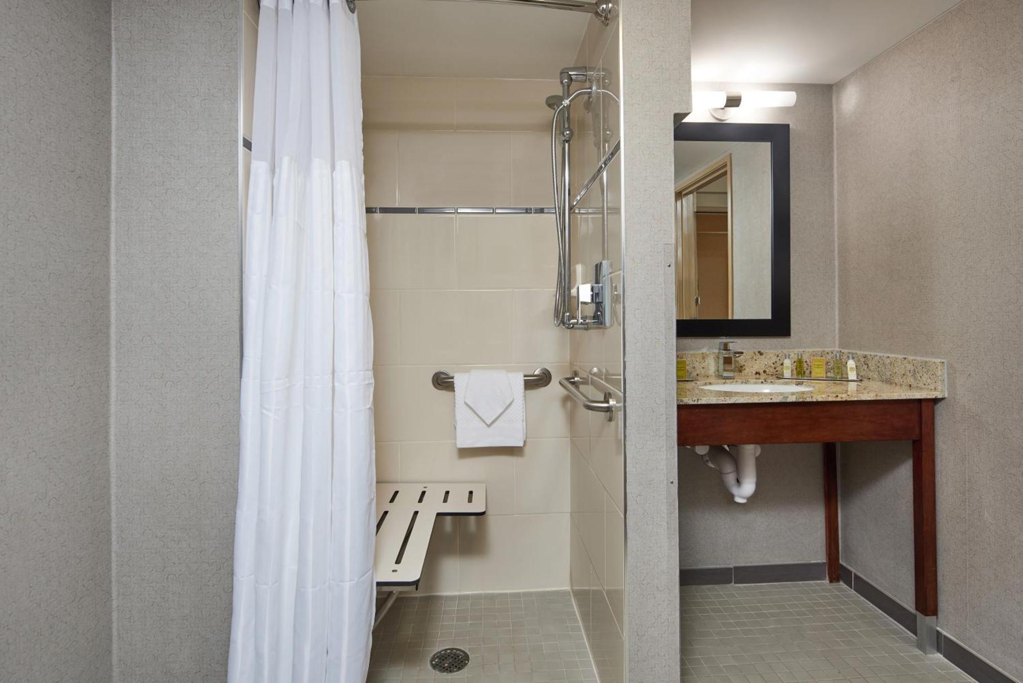 Doubletree By Hilton Crabtree Valley Hotel